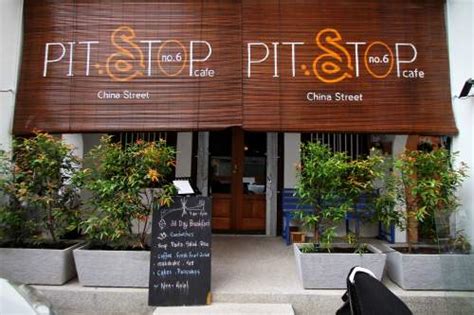 Tripadvisor sitesinde 5 üzerinden 4,5 puanla derecelendirilmiş ve georgetown bölgesindeki 1.233 restoran arasında 11. Pit Stop Cafe No.6 - Georgetown, Penang