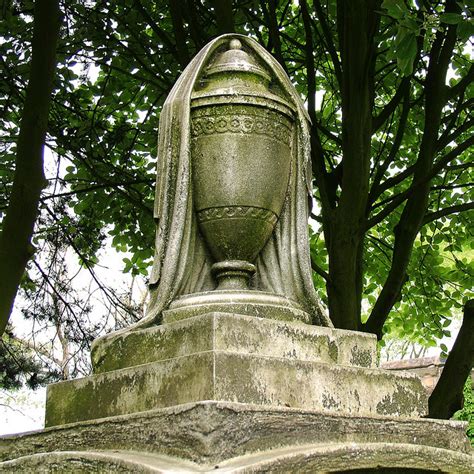 The Language Of Death 15 Gravestone Symbols Explained Urbanist