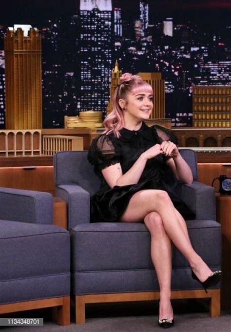 Maisie Williams The Late Show With Jimmy Fallon 04012019 • Celebmafia