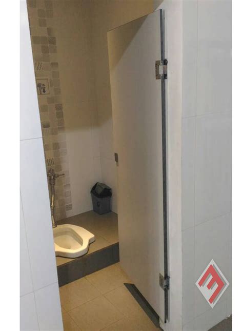 PEMASANGAN PINTU TOILET/KAMAR MANDI-Jasa Aplikator Surabaya