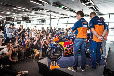 Ktm riders get a taste of the factory floor in mattighofen ahead of this weekend's #austriangp at the team red bull ktm factory racing reveals the 2019 motogp livery. The New KTM RC16 MotoGP Machine - Bike Review