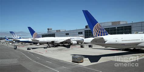 United Airlines Jet Airplane At San Francisco Sfo International Airport