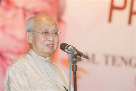 In an exclusive interview, umno adviser tengku razaleigh hamzah insisted that umno is gunning for a huge victory at the next. Ku Li undecided, still considering contesting for Umno ...