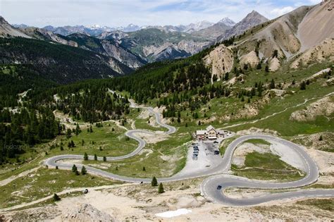 It is accessible in summer via the d902 road, connecting briançon on the north and the valley of the guil in queyras, which ends at guillestre in the south. Sports | L'étape histoire-géo: pas de hasard à l'Izoard