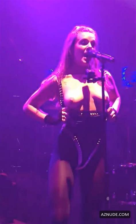 Tove Lo Tits Showed Her Tits On A Stage At The Concert The Queen Of