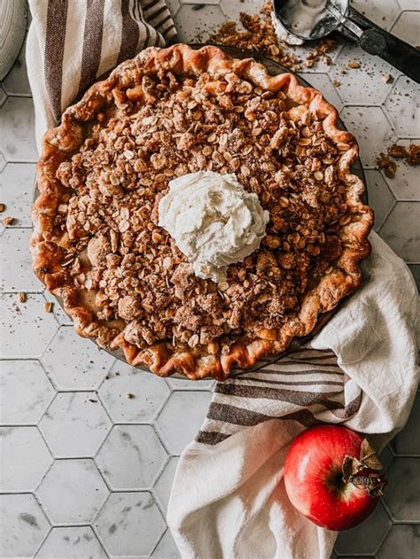 Cinnamon Sugar Spiced Crumble Apple Pie Recipe