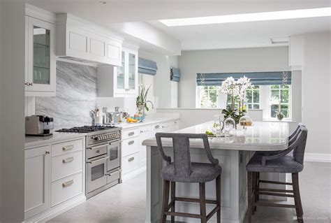 In this kitchen designed by rita konig, the wallpaper in question is antoinette poisson's jaipur. Townhouse Kitchen Design from The Hampton's Collection