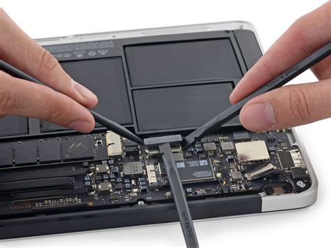 Teardown Shows New 2015 Macbook Airs Sticking With Non Adhered