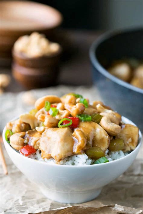 After learning this, i began searching for the best cat aside from chicken, this recipe also uses some healthy vegetables like broccoli and carrots. Easy Cashew Chicken Recipe - I Heart Eating