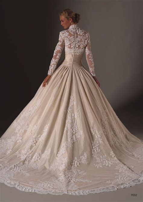Say i do to our blushing bride, 100 times over. Winter Wedding - Full Sleeved White Wedding Floral Gown ...