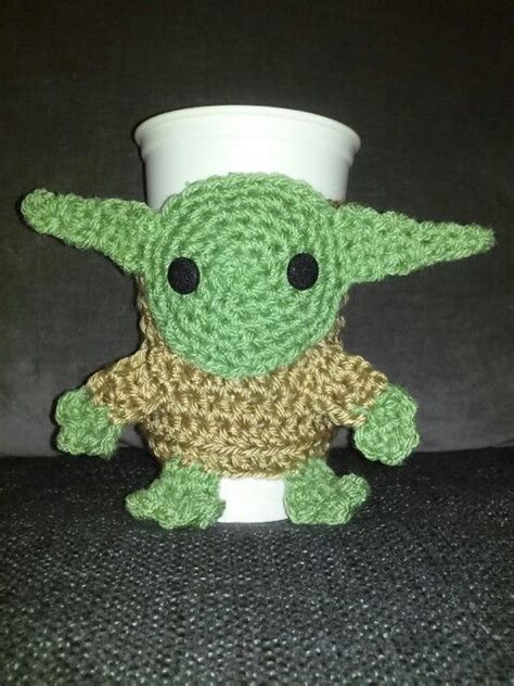 Other shops have their own versions, and some will even sell you the pattern so you can make one on your own. Yoda crochet coffee cup cozy | Star wars crochet, Crochet cozy, Crochet cup cozy