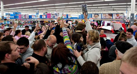 Black Friday Rioting And Fighting Videos From Around The Web Bgr