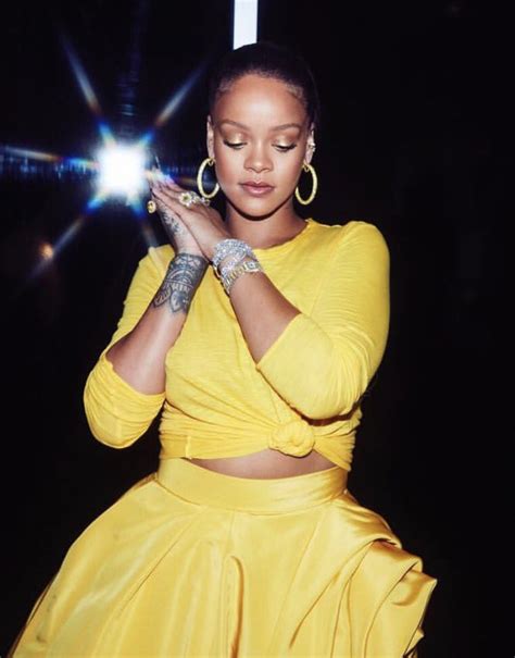 Rihanna Pinterest Mdoretto Yellow Aesthetic Celebrity Rihanna Makeup