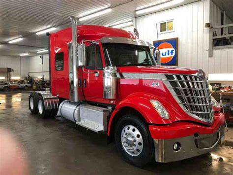 International trucks — mechanical breakdowns! International Lonestar (2015) : Sleeper Semi Trucks