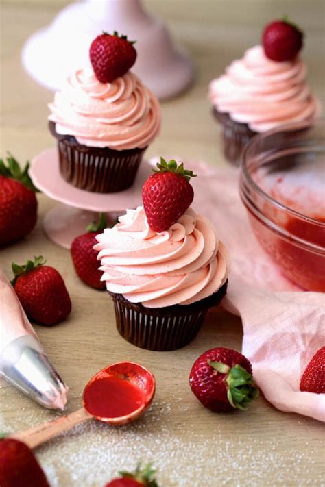 I am working, but i am excited about our specials, fresh sea bass with a mango cream sauce and filet mignon in a rich balsamic glaze, damn i . Strawberry Buttercream cupcakes | Strawberry buttercream ...