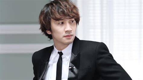 Lee kwang soo lahir pada 14 juli 1985. Lee Kwang Soo Profile - KPop Music