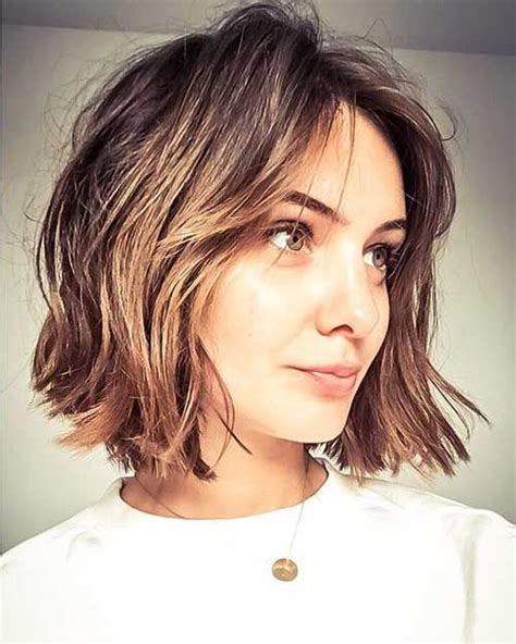 Modern 2020 curtains haircut *razor cut* (wavy middle part hairstyle). 28 Best Short Haircuts with Curtain Bangs | Thick hair styles, Short haircuts with bangs ...