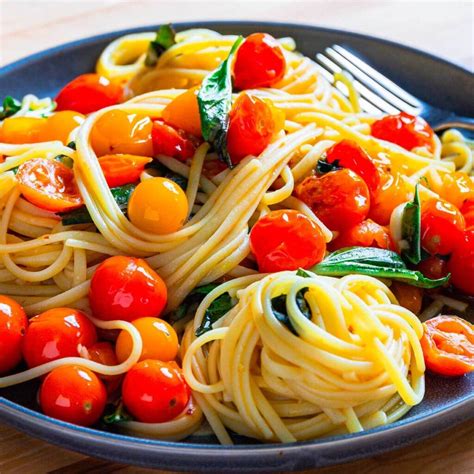 Pasta With Cherry Tomatoes Fresh Basil And Garlic Sip And Feast