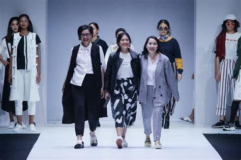 Selebrasi 10 Tahun Inspirasi Gaya Cottonink Di Jakarta Fashion Week 2019
