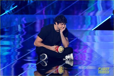 Noah Centineo Thanks Lana Condors Lips While Winning Best Kiss At Mtv Movie And Tv Awards 2019