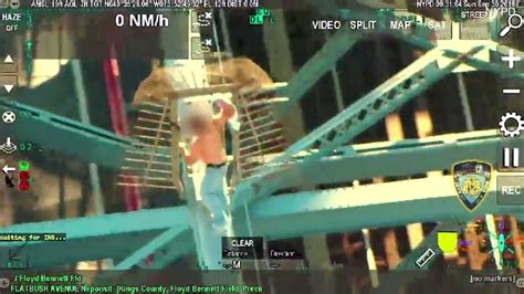 el dramático momento en que un policía escala un puente para salvar a un suicida en nueva york