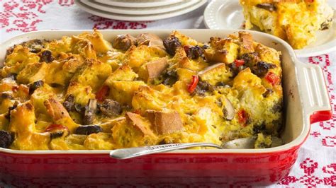 1 box betty crocker seasoned skillets™ hash brown potatoes butter or margarine called for on box 6 eggs 2 tablespoons water 1 tablespoon butter 1/3 cup bacon pieces 1 package (1 lb) egg roll skins 2 cups shredded cheddar cheese (8 oz) salt and pepper. Christmas Morning Breakfast Casserole | Recipe | Breakfast ...