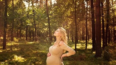 Live Shooting Pregnant Woman And An Ambient Light And Photographer In Action Youtube