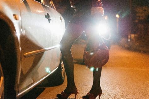 Nice Il Agresse Et Frappe Lâchement Une Prostituée Parce Quelle Est