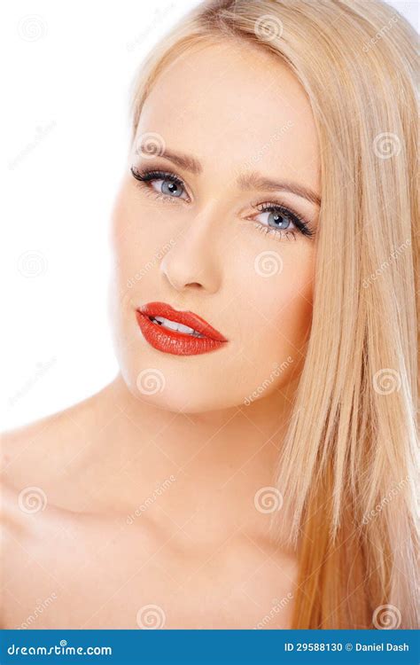 Sluit Omhoog Portret Van Natuurlijke Blonde Vrouw Met Rode Lippenstift