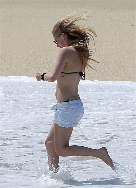 Avril Lavigne In Bikini Top At A Beach In Mexico Hawtcelebs