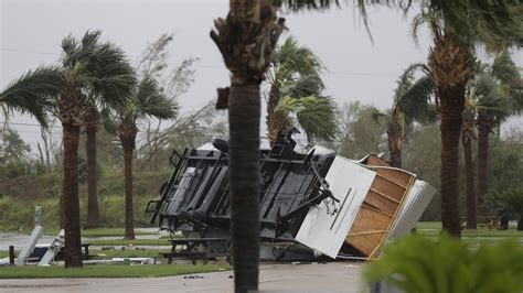Texas Hunkers Down As Storm Harvey Lashes Us Coastline News Khaleej Times