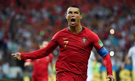 Cristiano Ronaldo Marca Três E Portugal Empata Com Espanha Jornal O