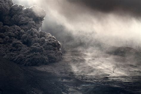 Smithsonian Photo Contest Picture Of Dramatic Volcano Eruption
