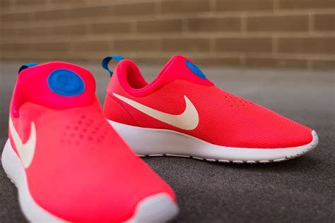 nike roshe run slip on laser crimson