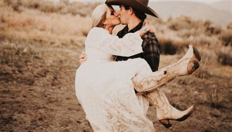 Stunning Western Style Wedding Dresses For Your Walk Down The Aisle