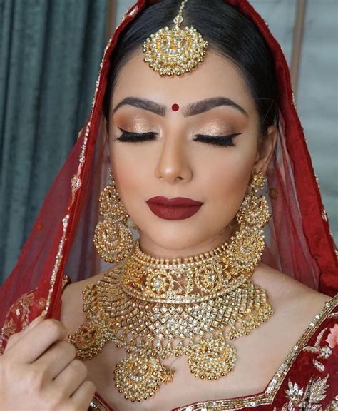 Pin By Jazz On Indian Fashion In 2020 Indian Bride Makeup Indian