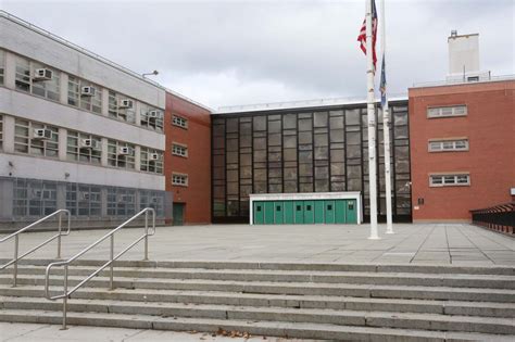 Bronx Science Hs Parents Charge Bus Company Stiffed Them On Covid