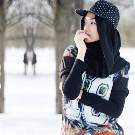 Hijab X Hat A Smart Way For You Who Loves Hat Hijab Hiphop Style Hijab Outfit By Indah Nada