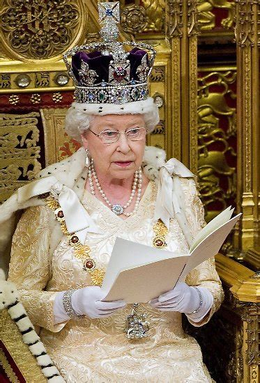 Queen elizabeth is the queen of england, scotland, wales and northern ireland and the head of the commonwealth. Das ist die Krönung!: Queen Elizabeth - n-tv.de