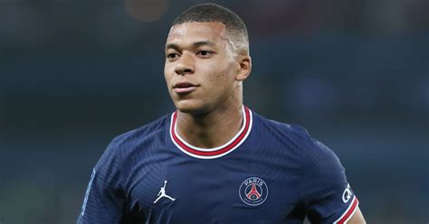 man utd plot iconic transfer with mbappe on dazzling four strong wish list