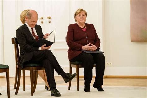 Tysk Præsident Har Overrakt Merkel Afskedscertifikat Midtjyllands Avis