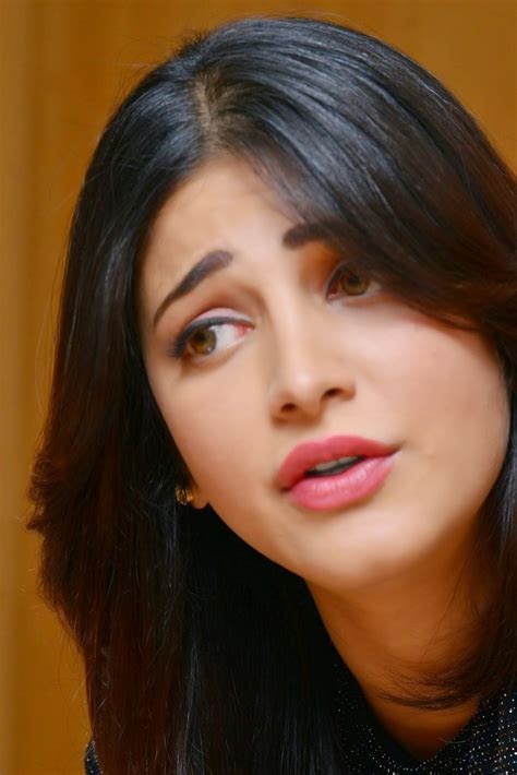 kamala hassan daughter shruti hassan gets popular with her hot smiling act in with bollywood