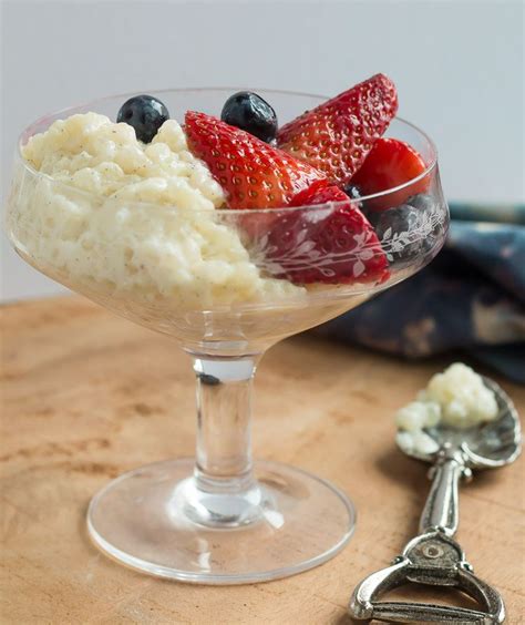 Desserts recipes are dependably a hit; Tapioca Pudding with Berries | Tapioca pudding, Dinner ...