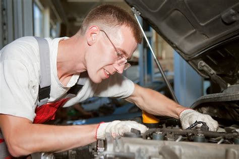 Premium Photo Auto Mechanic Repairman At Work
