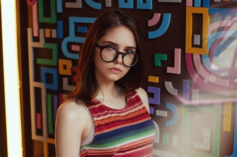 Wallpaper Model Brunette Women With Glasses Looking At Viewer