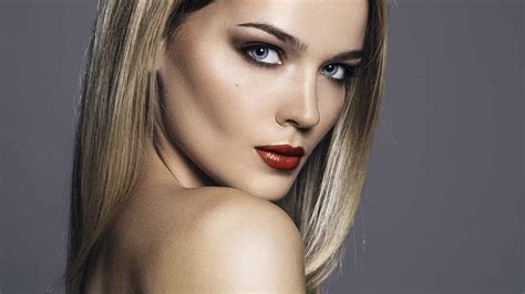 Over the summer i bleached my hair and was blonde up until november. How to Get an Ash Blonde Hair Color - L'Oréal Paris