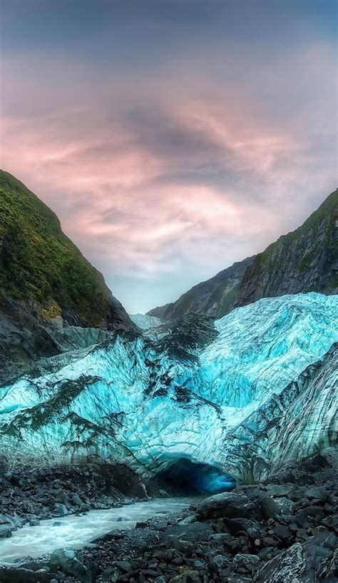 It lies at the foot of the western slopes of mount cook and is in the middle of the west coast of the south island of new zealand. Franz Joseph Glacier, South Island, New Zealand | New ...