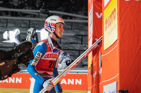 Oby nic się nie stało. Daniel Andre Tande (fot. Andre Ivancic / FIS Skisprung ...