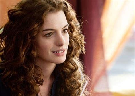 Anne Hathaway Curly Hair Anne Hathaway Hair Curly Hair Styles Hair Styles