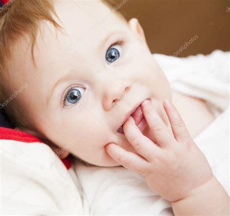 Cute Little Baby Girl With Big Blue Eyes — Stock Photo